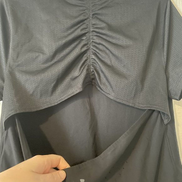 Under Armour Open Back Athletic Top (L) - Picture 7 of 7